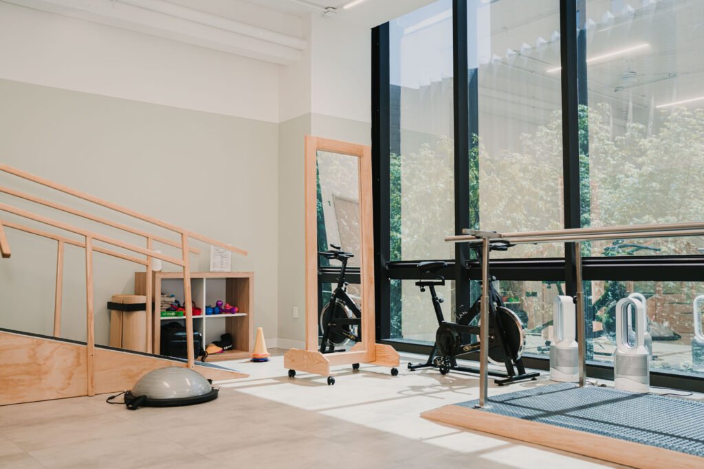 área de rehabilitación de clínica de fisioterapia y rehabilitación en cdmx